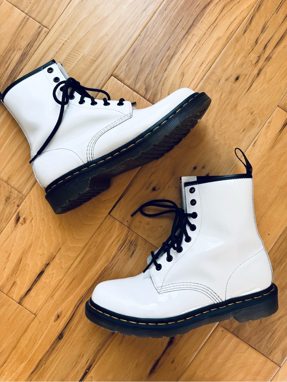 Dr. Martens Docs white leather combat boots women’s 1460 lace up 8 eye size 9